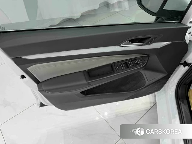 Volkswagen Golf 2023 Белый из Китая, фото 5