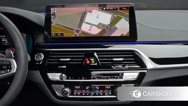 BMW 5 Series (G30) 2022 Белый из Кореи, фото 5