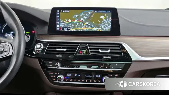 BMW 5 Series (G30) 2018 Белый из Кореи, фото 5