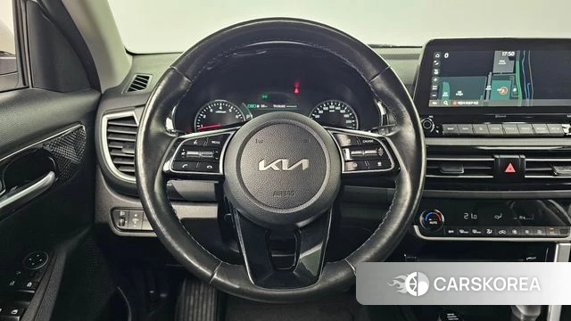 Kia Seltos 2022 Белый из Кореи, фото 5