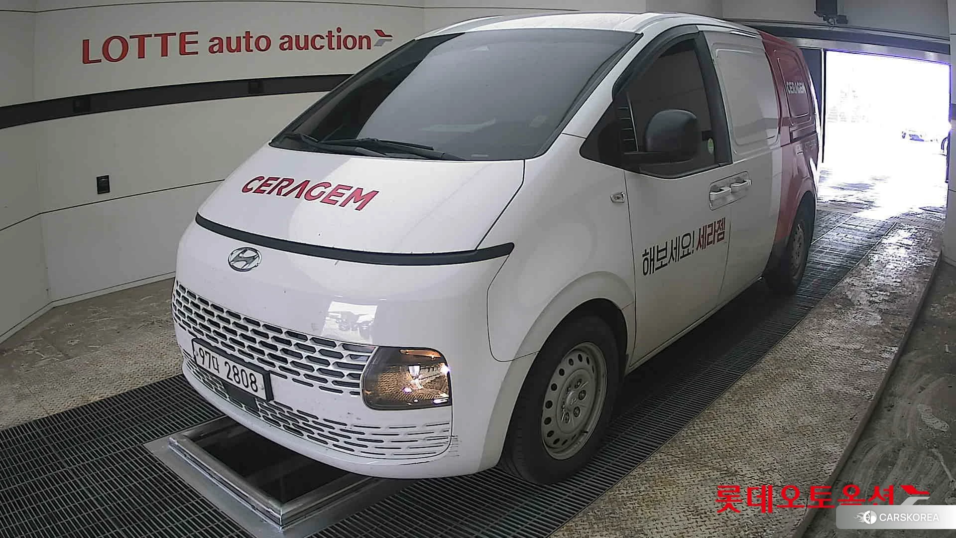 Hyundai Staria 2022 Белый из Кореи, фото 5