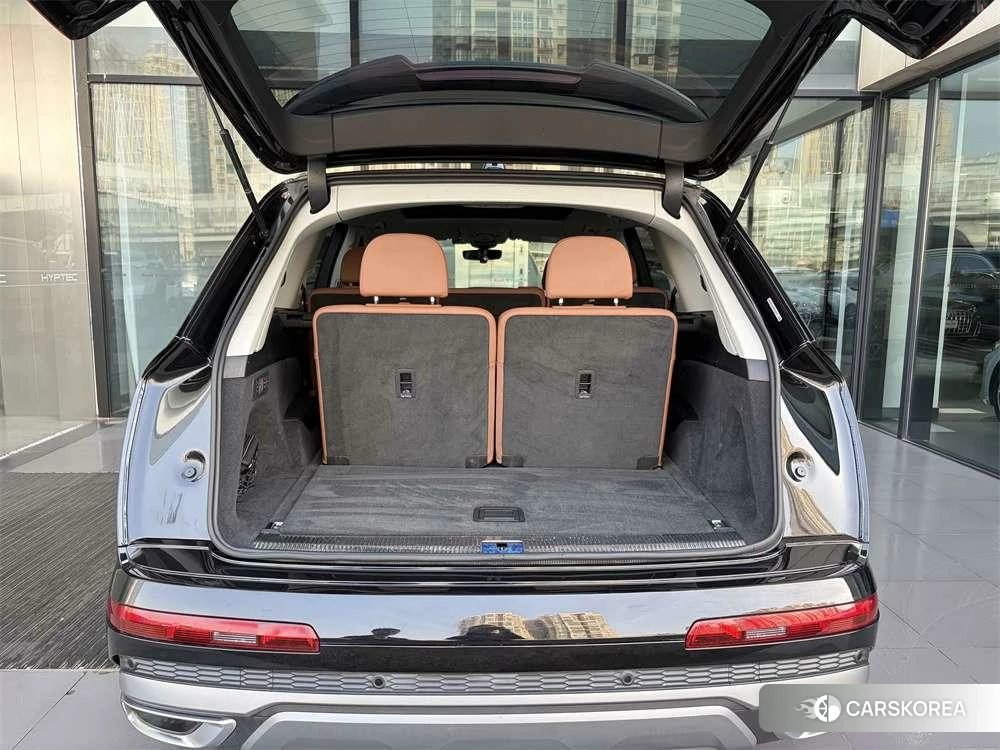 Audi Q7 2022 Черный из Китая, фото 5