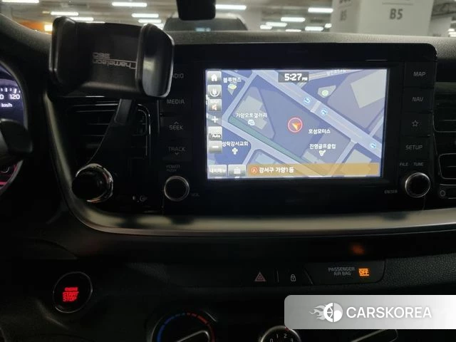 Kia Stonic 2018 Белый из Кореи, фото 5