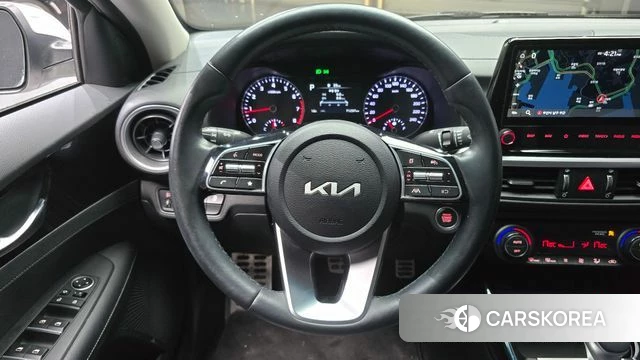 Kia The New K3 2nd generation 2023 Белый из Кореи, фото 5