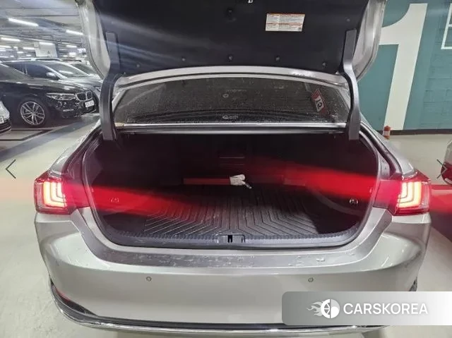 Lexus ES300h 7th generation 2023 Серебристо-серый из Кореи, фото 5