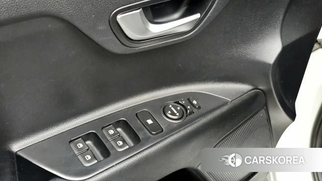 Kia Stonic 2019 Белый двухцветный из Кореи, фото 5