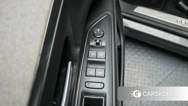 Peugeot 5008 second generation 2021 Серый из Кореи, фото 5