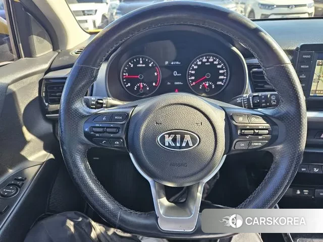 Kia Stonic 2018 Желтый из Кореи, фото 5