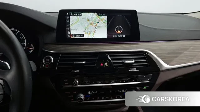 BMW 5 Series (G30) 2018 Белый из Кореи, фото 5