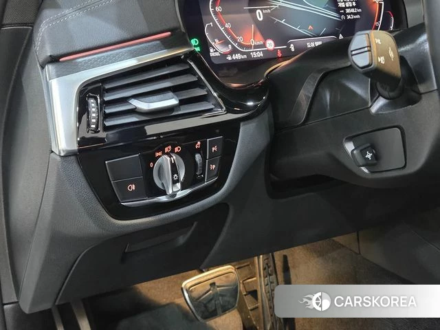 BMW 5 Series (G30) 2023 Белый из Кореи, фото 5