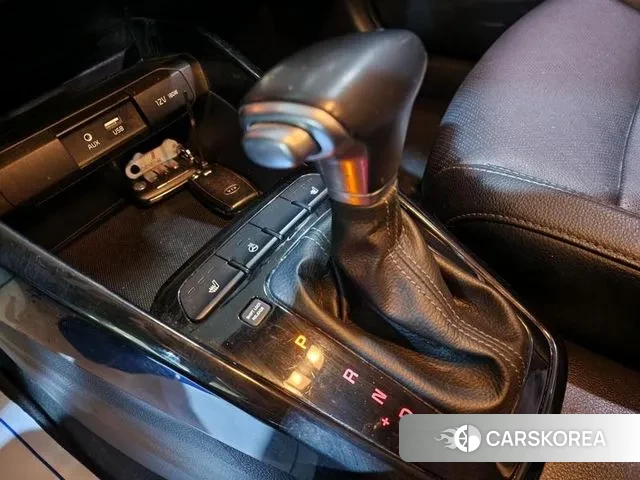 Kia Stonic 2018 Белый из Кореи, фото 5