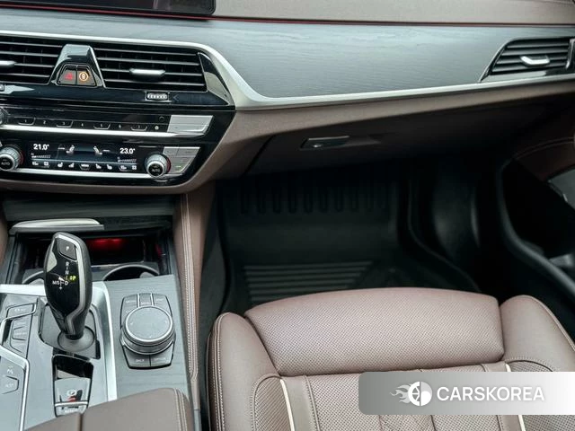 BMW 5 series 2023 Черный из Китая, фото 5