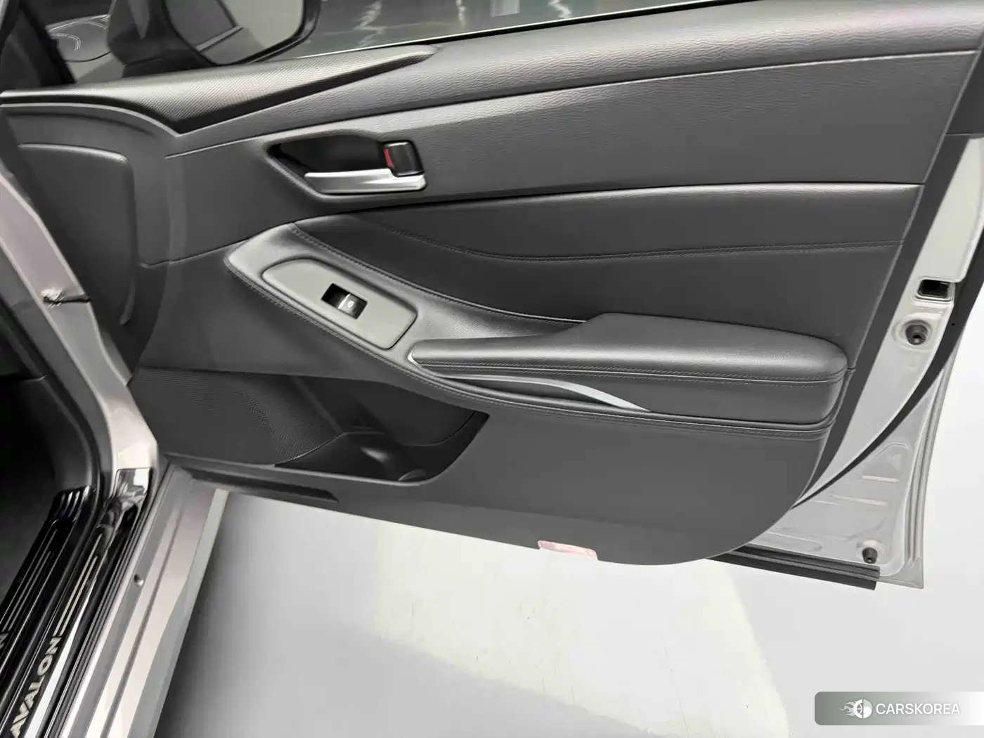 Toyota Avalon 2023 Champagne/brown из Китая, фото 5