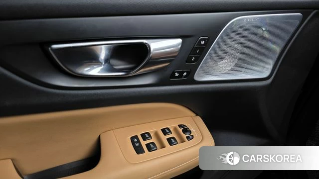 Volvo V60 Cross-Country 2nd Generation 2023 Черный из Кореи, фото 5