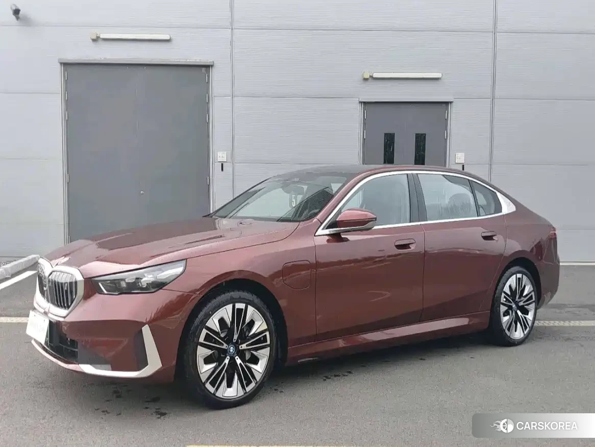 BMW i5 2025 Red/purple из Китая, фото 5