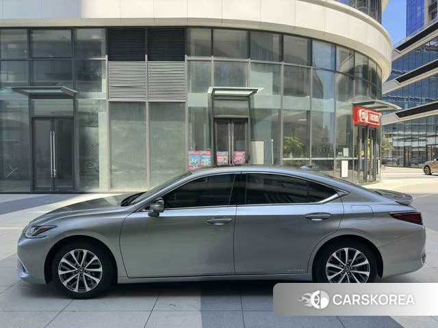 Lexus ES 2022 Темно-серый из Китая, фото 5