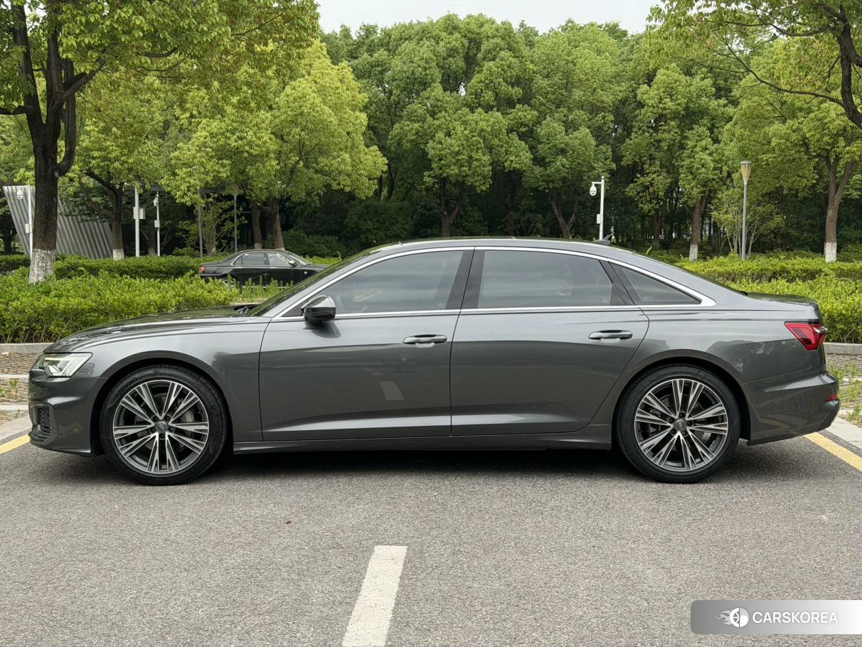 Audi A6L 2020 Серебристо-серый из Китая, фото 5