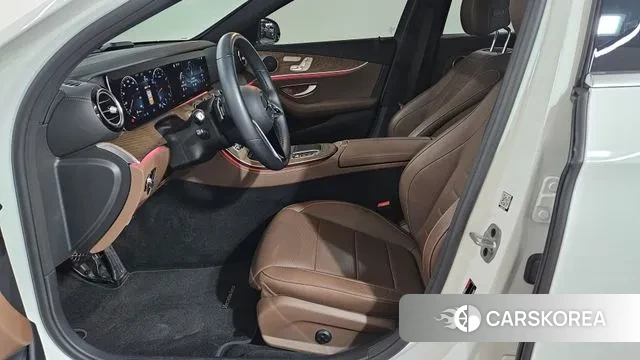 Mercedes-Benz E-Class W213 2022 Белый из Кореи, фото 5