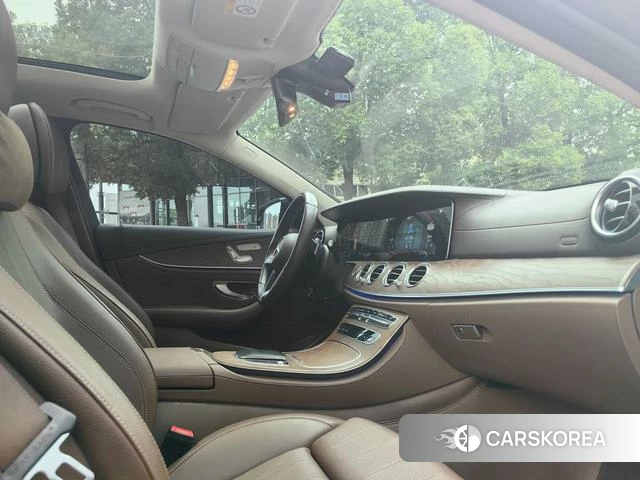 Mercedes-Benz E-class 2022 Черный из Китая, фото 5