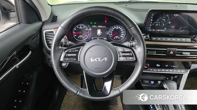 Kia Seltos 2022 Белый из Кореи, фото 5