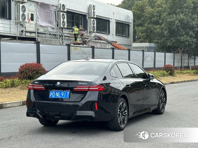BMW 5 series 2024 Черный из Китая, фото 5