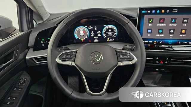 Volkswagen Golf 8th Generation 2025 Серебристо-серый из Кореи, фото 5
