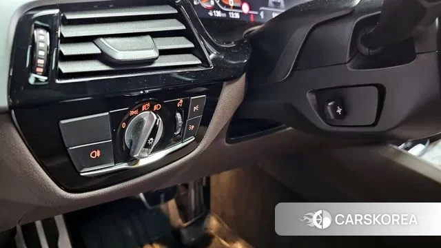 BMW 5 Series (G30) 2022 Черный из Кореи, фото 5