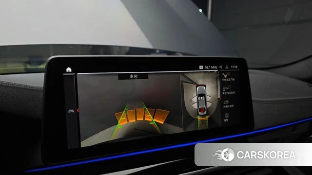 BMW 5 Series (G30) 2023 Серебристо-серый из Кореи, фото 5