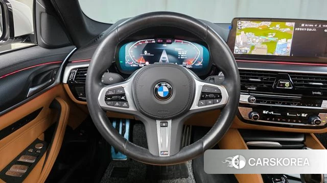 BMW 5 Series (G30) 2023 Белый из Кореи, фото 5