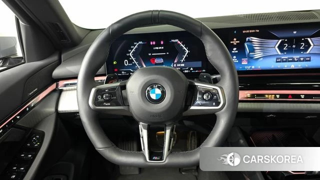 BMW 5 Series (G60) 2025 Светло-серебряный цвет из Кореи, фото 5