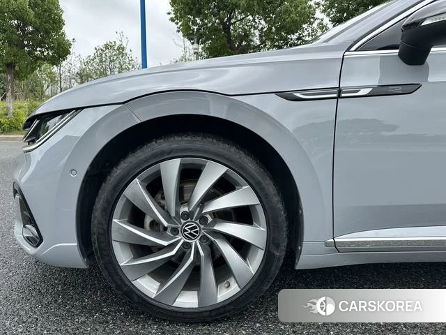 Volkswagen CC 2022 Серебристо-серый из Китая, фото 5
