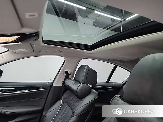 BMW 5 Series (G30) 2021 Серебристо-серый из Кореи, фото 5