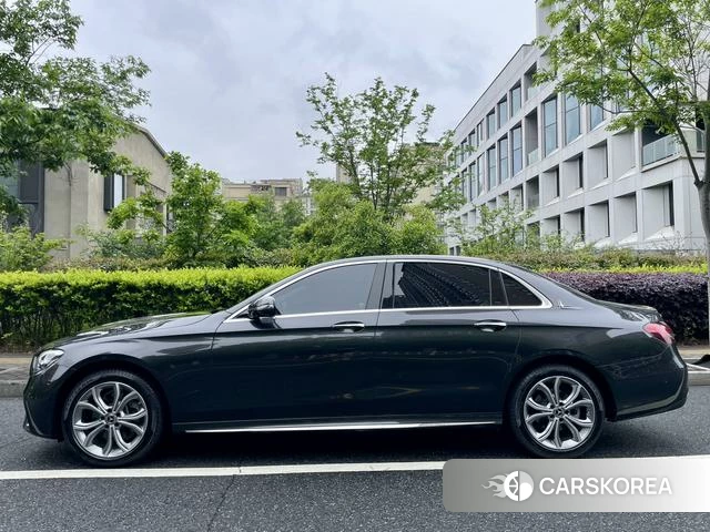 Mercedes-Benz E-class 2023 Темно-серый из Китая, фото 5