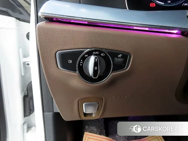 Mercedes-Benz E-Class W213 2021 Белый из Кореи, фото 5