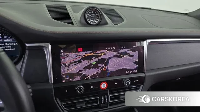 Porsche Macan 2023 Серебристо-серый из Кореи, фото 5