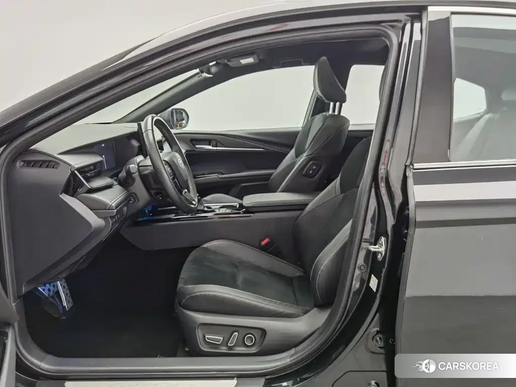 Toyota Camry 2024 Черный из Китая, фото 5