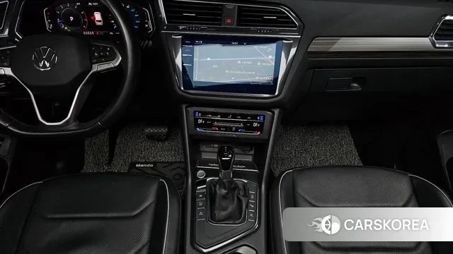 Volkswagen Tiguan Allspace 2023 Белый из Кореи, фото 5