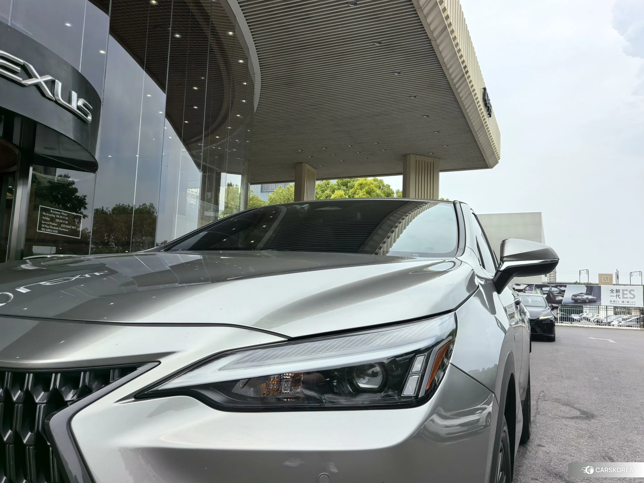 Lexus NX 2023 Серебристо-серый из Китая, фото 5