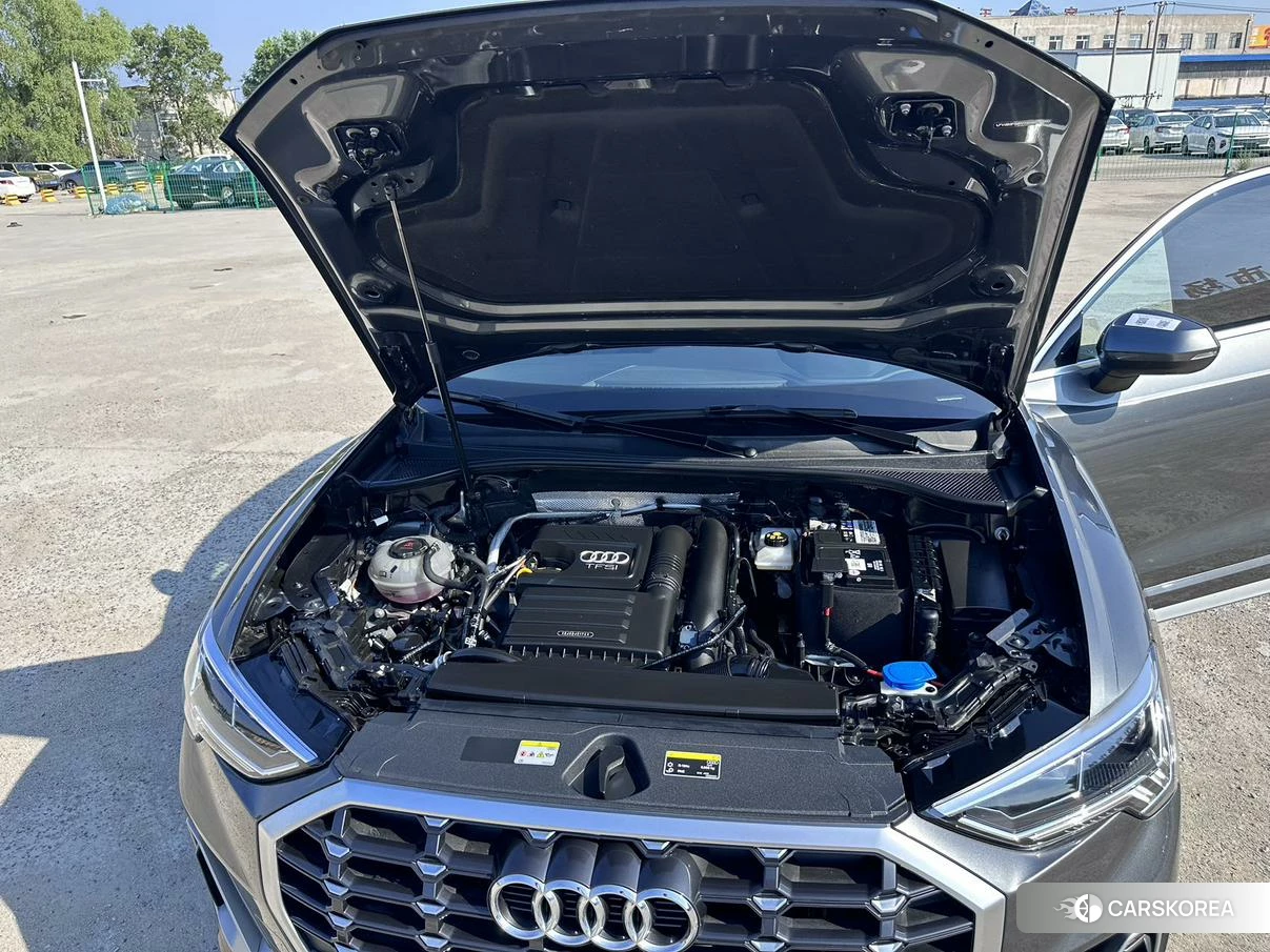 Audi Q3 2022 Темно-серый из Китая, фото 5