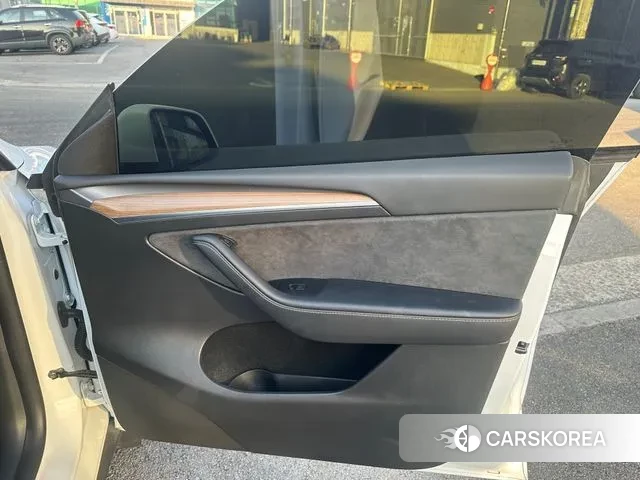 Tesla Model Y 2024 Белый из Кореи, фото 5