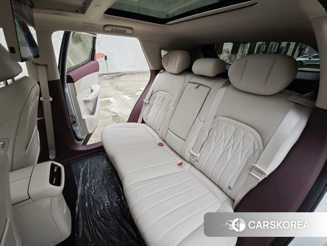 Dongfeng Fengshen L8 PHEV 2026 Серебристо-серый из Китая, фото 5