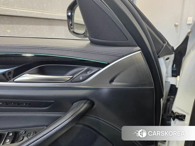 BMW 5 Series (G30) 2018 Белый из Кореи, фото 5