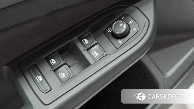 Volkswagen Golf 8th Generation 2023 Белый из Кореи, фото 5
