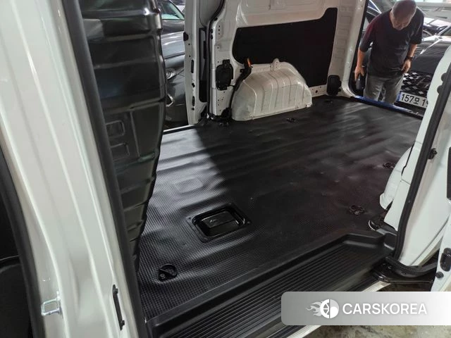 Hyundai Staria 2022 Белый из Кореи, фото 5