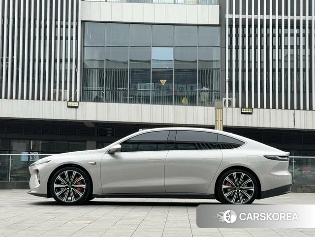 Weilai ET7 2025 Серебристо-серый из Китая, фото 5