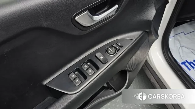 Kia Stonic 2018 Белый из Кореи, фото 5