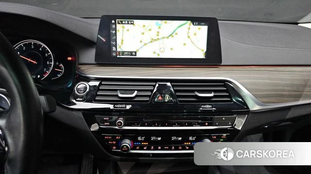 BMW 5 Series (G30) 2018 Синий из Кореи, фото 5