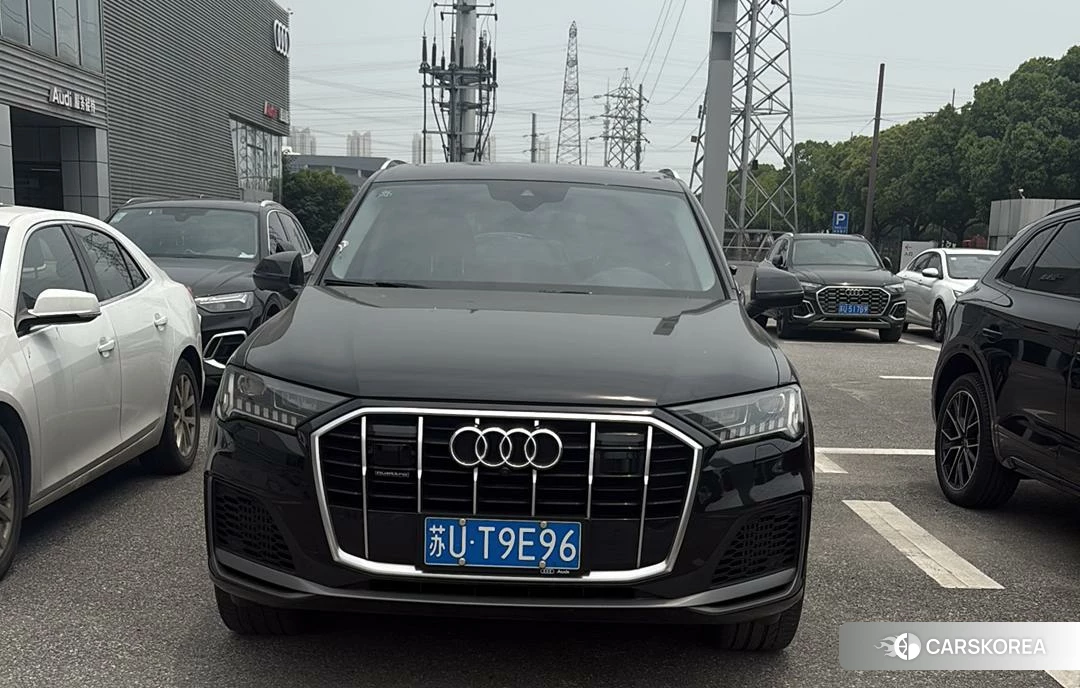 Audi Q7 2020 Черный из Китая, фото 5