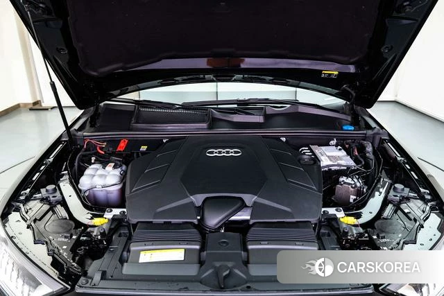 Audi Q7 2023 Черный из Китая, фото 5