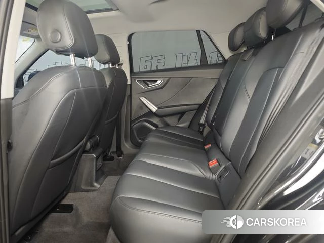 Audi Q2L 2021 Темно-серый из Китая, фото 5